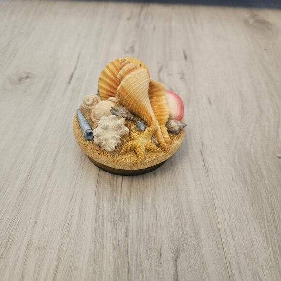 Yankee Candle Seashell Jar Topper – Coastal Beach Theme - Picture 1 of 5